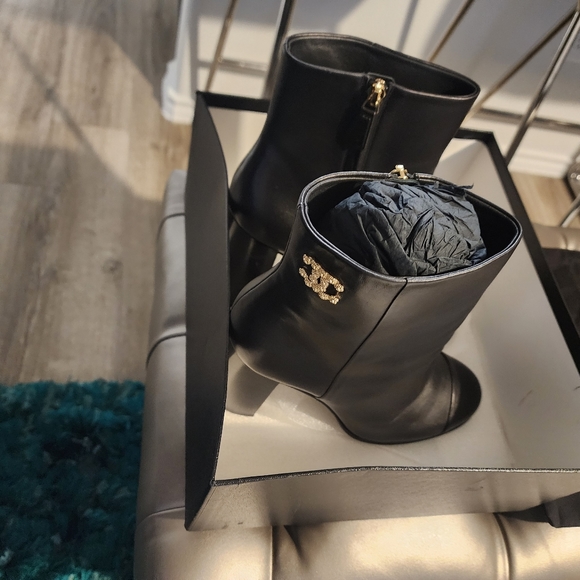 Gorgeous Authentic Chanel Ankle Boots - Picture 2 of 9